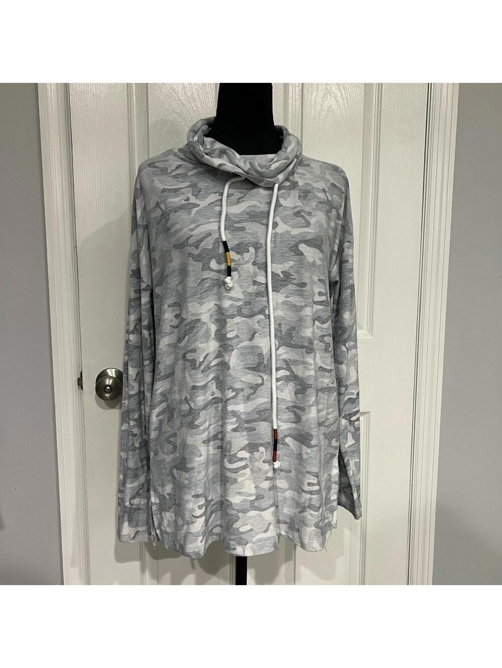 Women’s Sweatshirt | Hem & Thread | Size Medium